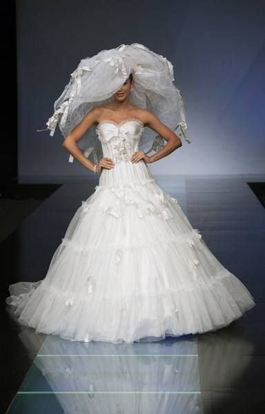 Clothing, Dress, Sleeve, Bridal clothing, Shoulder, Textile, Wedding dress, Gown, Standing, Formal wear, 