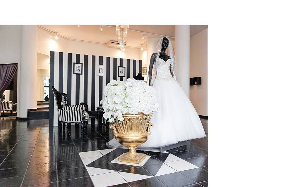 Sleeve, Dress, Bridal clothing, Formal wear, Wedding dress, Floor, Gown, Interior design, Bride, Hall, 