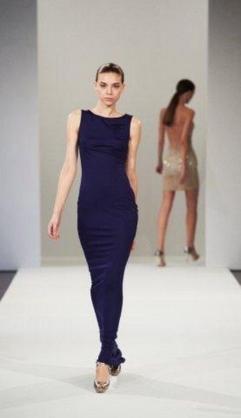 Leg, Human leg, Shoulder, Dress, Standing, Joint, Waist, Style, Fashion model, One-piece garment, 