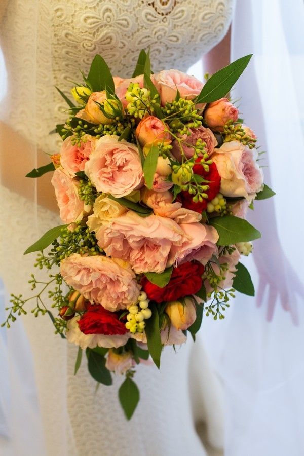 Bouquet, Petal, Flower, Cut flowers, Floristry, Flowering plant, Flower Arranging, Rose family, Floral design, Peach, 