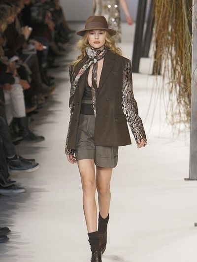 Clothing, Footwear, Winter, Brown, Shoulder, Fashion show, Joint, Outerwear, Human leg, Style, 