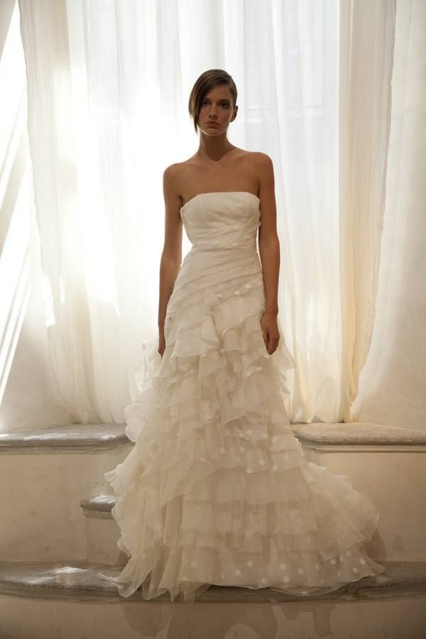 Clothing, Bridal clothing, Shoulder, Dress, Textile, Photograph, Joint, White, Interior design, Wedding dress, 