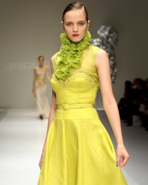 Clothing, Fashion show, Yellow, Green, Hairstyle, Dress, Shoulder, Joint, Fashion model, Formal wear, 