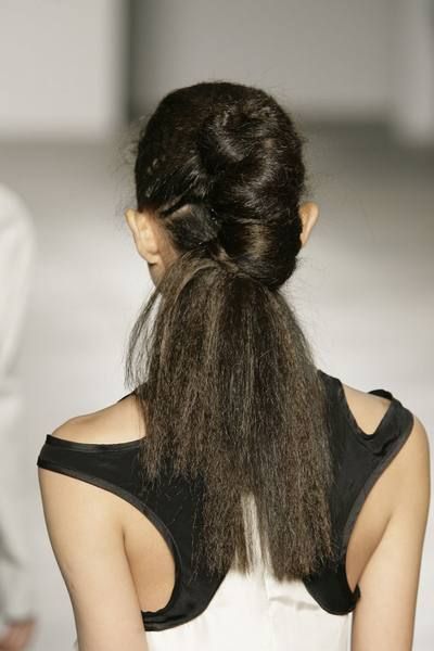 Hair, Hairstyle, Shoulder, Joint, Style, Fashion, Neck, Long hair, Black hair, Back, 