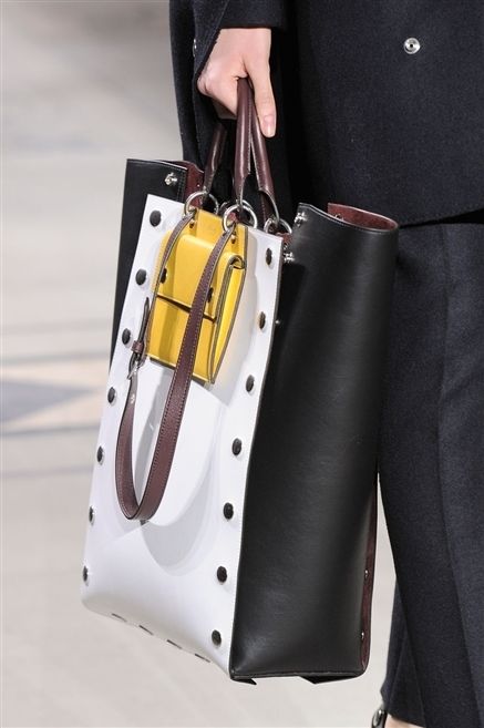 Product, Bag, Fashion, Shoulder bag, Leather, Material property, Fashion design, Strap, Silver, Hobo bag, 