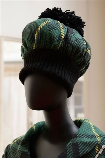 Green, Hairstyle, Textile, Style, Headgear, Wool, Pattern, Costume accessory, Fashion, Teal, 