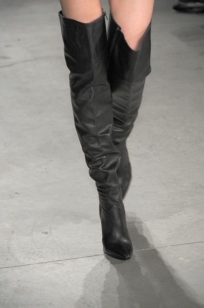 Human leg, Textile, Joint, Style, Black, Grey, Knee, Monochrome, Leather, Black-and-white, 