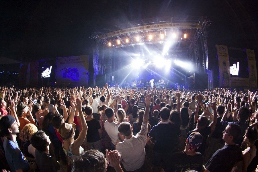 Crowd, People, Entertainment, Event, Audience, Performing arts, Stage, Music venue, Rock concert, Performance, 