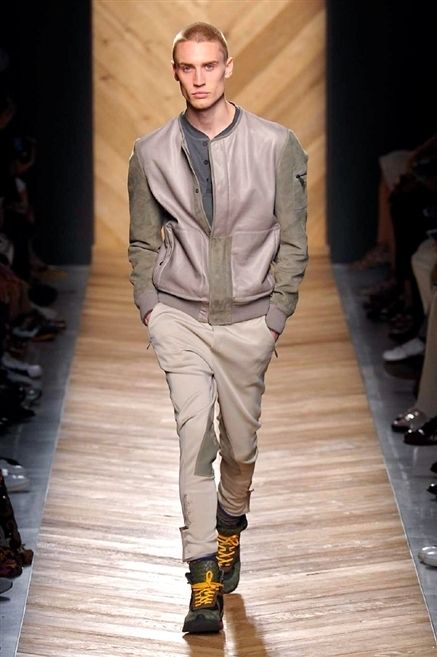 Clothing, Footwear, Brown, Fashion show, Joint, Runway, Outerwear, Style, Fashion model, Fashion, 