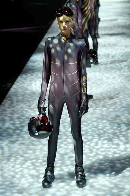 Shoulder, Latex, Style, Carmine, Knee, Fictional character, Fashion, Latex clothing, Waist, Chest, 
