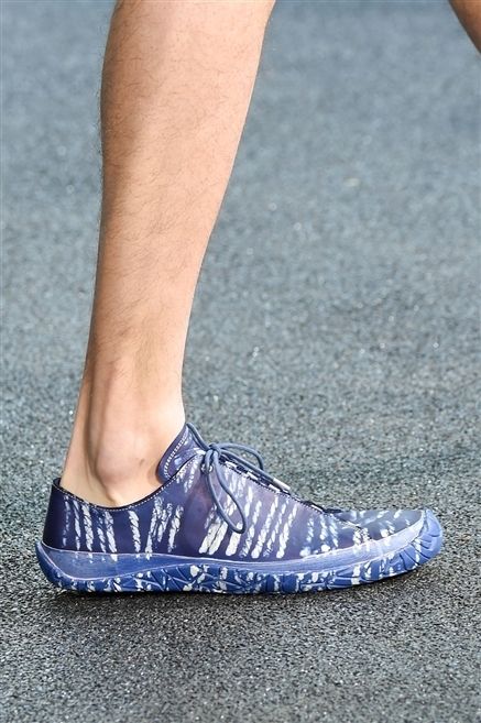 Footwear, Blue, Human leg, Joint, Calf, Grey, Electric blue, Close-up, Street fashion, Foot, 