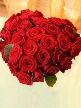 Petal, Bouquet, Flower, Red, Cut flowers, Floristry, Rose family, Garden roses, Flowering plant, Flower Arranging, 