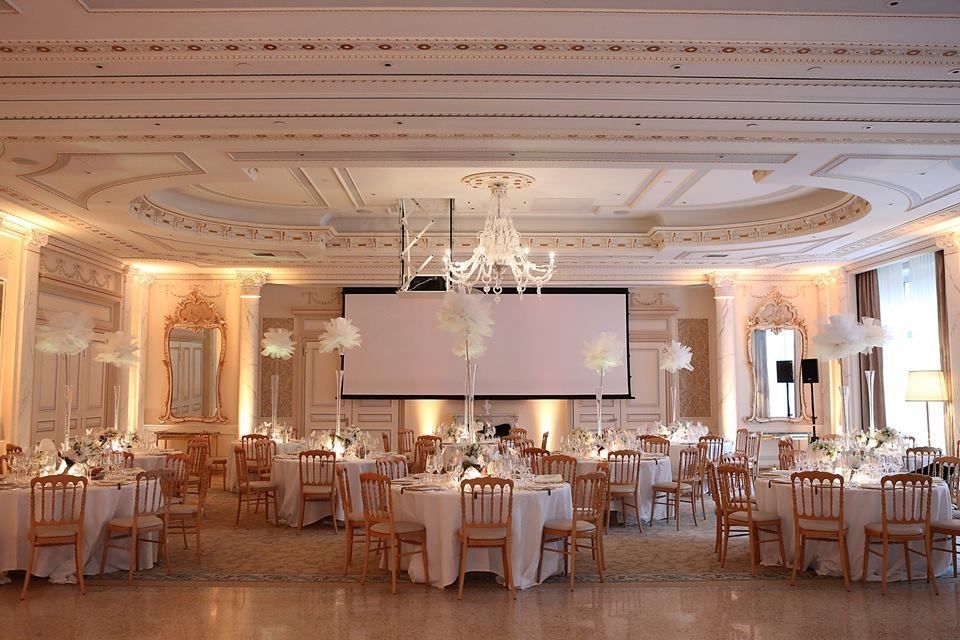 Decoration, Function hall, Wedding banquet, Ballroom, Restaurant, Lighting, Building, Ceiling, Banquet, Interior design, 