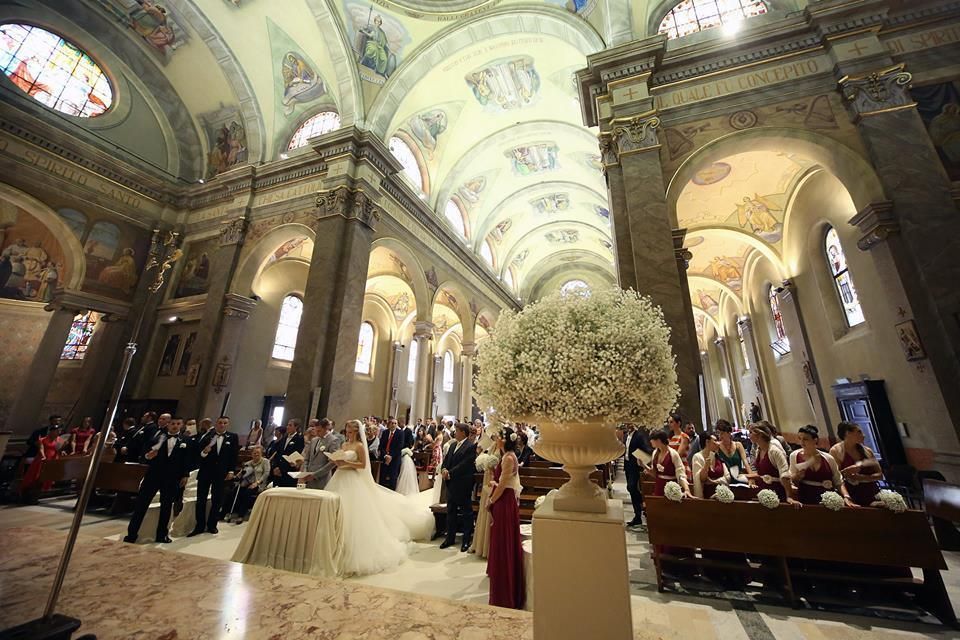 Hall, Ceremony, Byzantine architecture, Arcade, Classical architecture, Aisle, Daylighting, Dome, Religious institute, Wedding dress, 