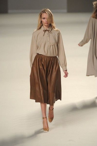 Clothing, Brown, Sleeve, Shoulder, Fashion show, Textile, Joint, Outerwear, Runway, Fashion model, 