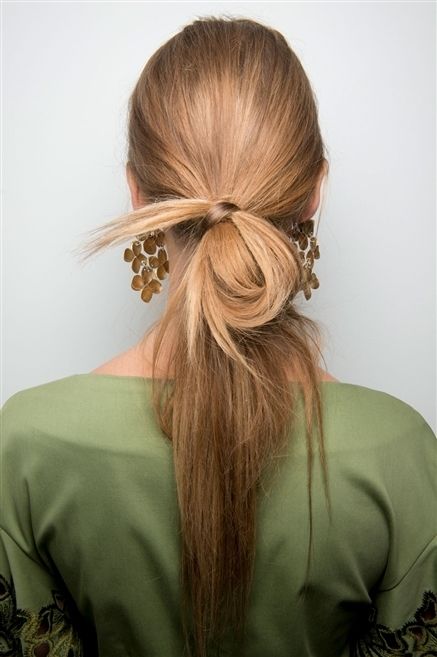 Brown, Hairstyle, Shoulder, Hair accessory, Style, Long hair, Neck, Brown hair, Back, Blond, 