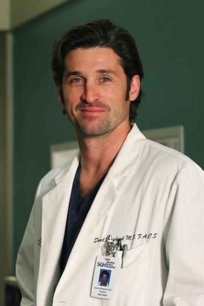 Sleeve, Chin, Forehead, Shoulder, Joint, White coat, Uniform, Jaw, Facial hair, Collar, 