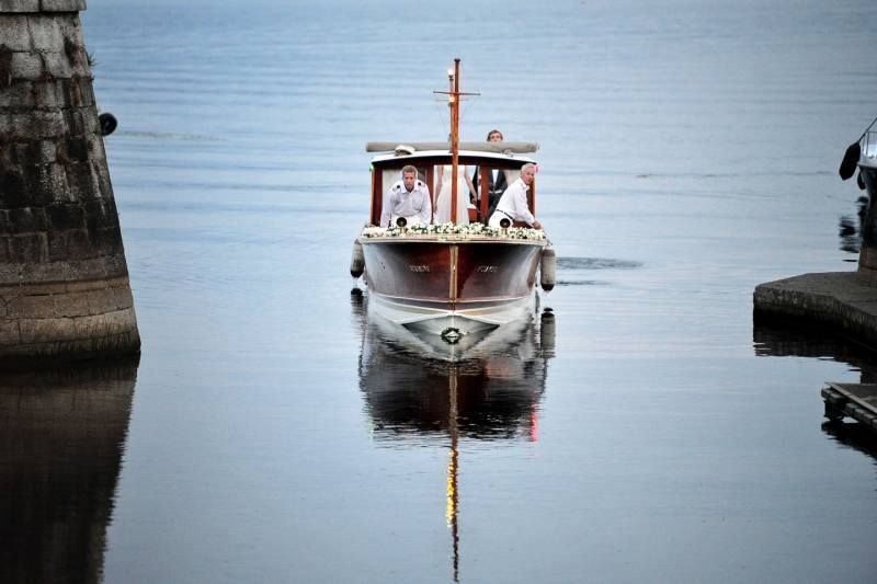 Mode of transport, Watercraft, Transport, Reflection, Water resources, Water, Waterway, Boat, Naval architecture, Liquid, 