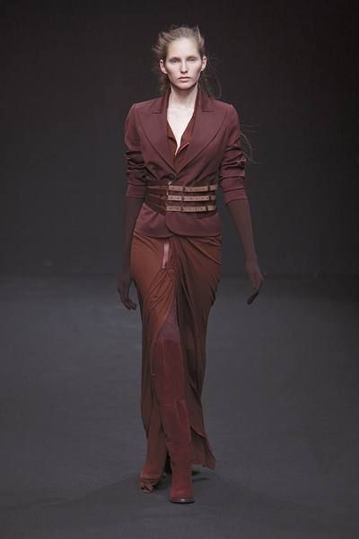 Human body, Sleeve, Shoulder, Standing, Joint, Fashion show, Style, Formal wear, Waist, Fashion model, 