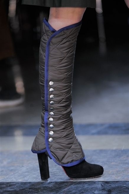 Human leg, Joint, Fashion, Street fashion, Boot, Knee-high boot, Fashion design, Riding boot, Ankle, 