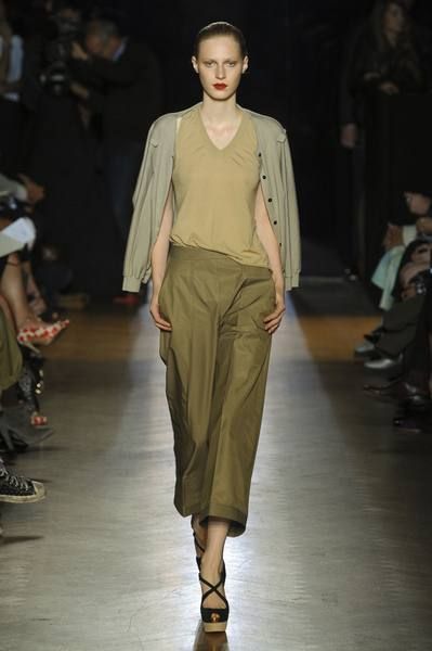 Clothing, Footwear, Brown, Fashion show, Shoulder, Runway, Joint, Outerwear, Style, Fashion model, 