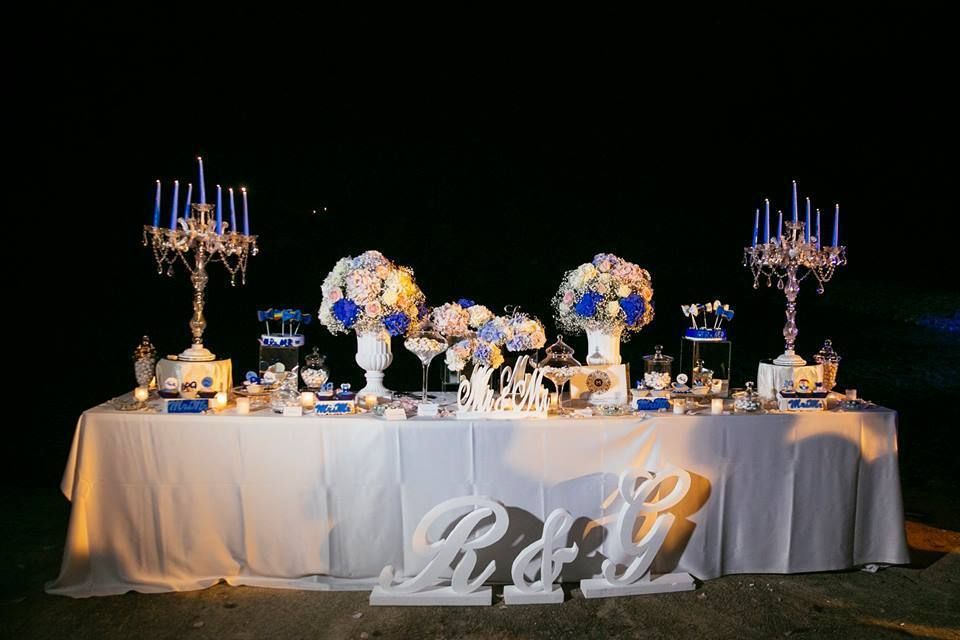 Tablecloth, Decoration, Linens, Table, Home accessories, Centrepiece, Party, Bouquet, Flower Arranging, Candle holder, 