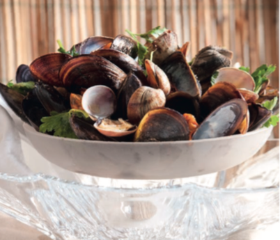 Ingredient, Bivalve, Seafood, Natural material, Clam, Serveware, Whole food, Shellfish, Molluscs, Curanto, 