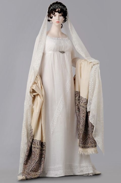 Clothing, Veil, Sleeve, Bridal veil, Bridal clothing, Shoulder, Textile, Dress, Bridal accessory, Gown, 