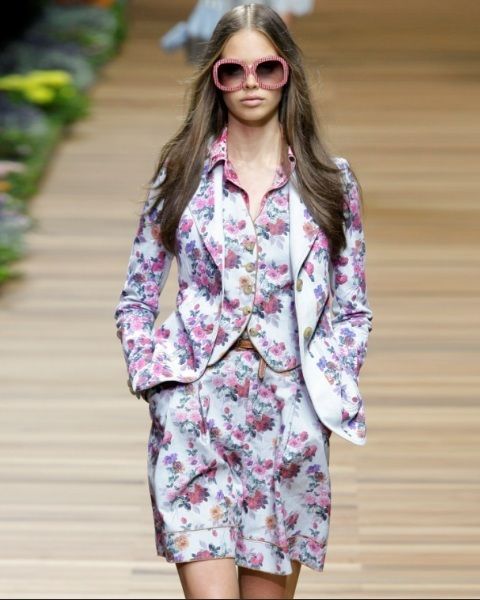 Clothing, Eyewear, Sleeve, Shoulder, Textile, Sunglasses, Outerwear, Purple, Pink, Style, 