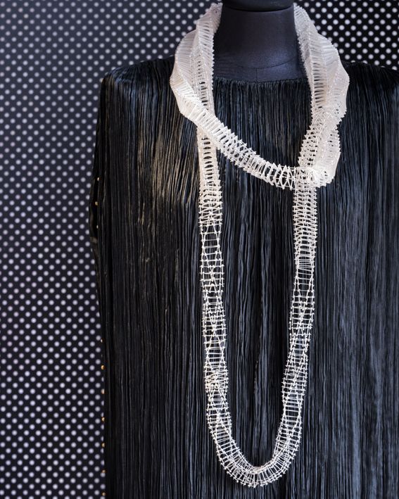 Collar, Textile, Pattern, Style, Fashion, Neck, Black, Grey, Natural material, Mannequin, 