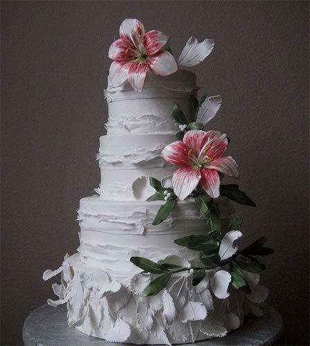 Petal, Flower, Cake, Dessert, Baked goods, Cake decorating, Flowering plant, Sugar cake, Wedding ceremony supply, Still life photography, 