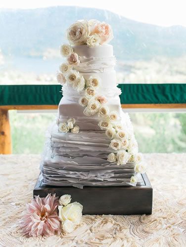 Dessert, Petal, Cake, Ingredient, Baked goods, Cake decorating, Sweetness, Wedding ceremony supply, Sugar cake, Cake decorating supply, 