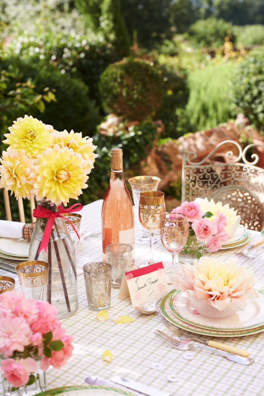 Petal, Flower, Bouquet, Peach, Centrepiece, Cut flowers, Pink, Tablecloth, Serveware, Bottle, 