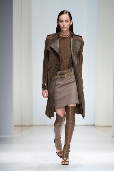 Clothing, Human, Brown, Sleeve, Fashion show, Shoulder, Textile, Joint, Outerwear, Runway, 