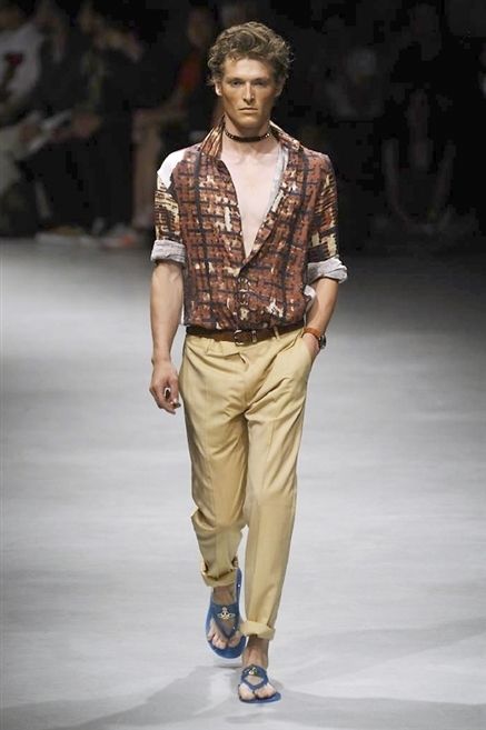 Brown, Fashion show, Trousers, Shoulder, Joint, Runway, Fashion model, Style, Waist, Fashion, 