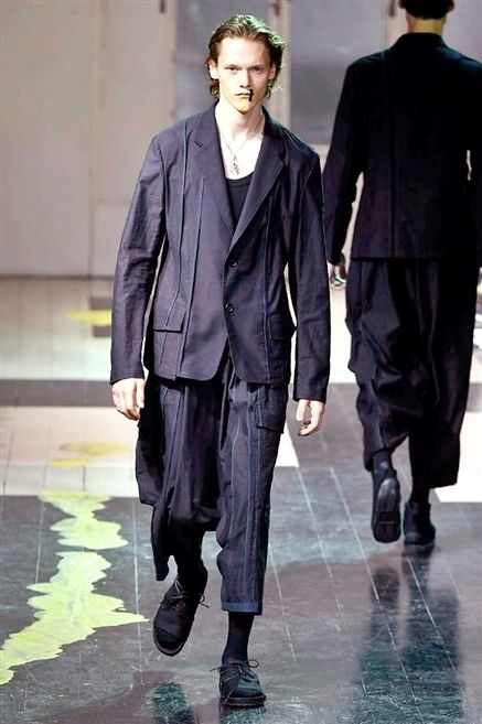 Sleeve, Human body, Collar, Outerwear, Formal wear, Style, Fashion show, Fashion model, Dress shirt, Blazer, 