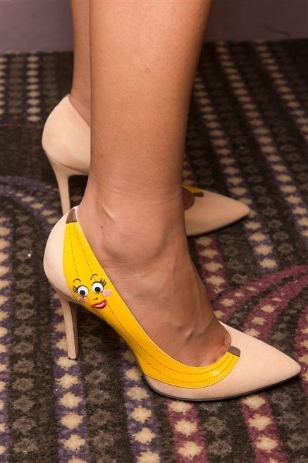 Footwear, Yellow, Human leg, Joint, Tan, Fashion, Foot, Close-up, Toe, Beige, 