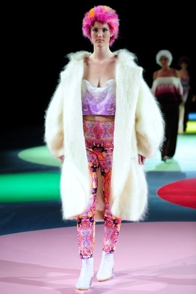 Fashion show, Shoulder, Outerwear, Pink, Runway, Style, Fashion model, Fashion, Fur clothing, Natural material, 