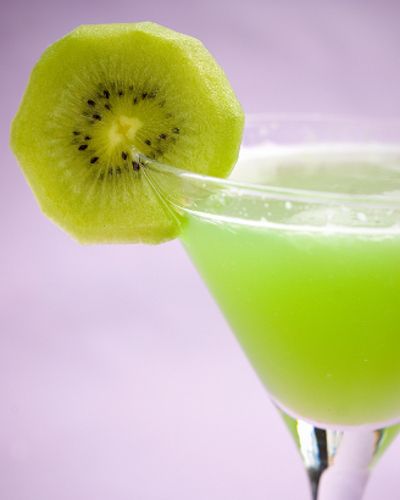 Green, Yellow, Drink, Liquid, Juice, Cocktail, Tableware, Fruit, Alcoholic beverage, Produce, 