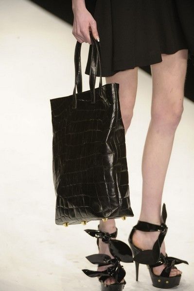Bag, Joint, Human leg, Style, Fashion accessory, High heels, Sandal, Fashion, Black, Shoulder bag, 