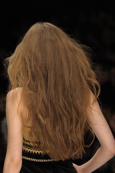 Brown, Hairstyle, Shoulder, Joint, Back, Waist, Long hair, Beauty, Fashion, Blond, 