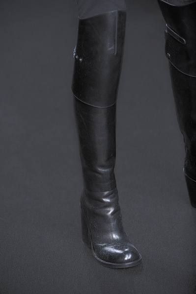 Boot, Riding boot, Leather, Black, Knee-high boot, Tan, Material property, Rain boot, Synthetic rubber, 