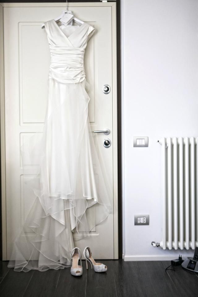 Dress, White, Floor, One-piece garment, Formal wear, Bridal clothing, Day dress, Wedding dress, Gown, Mannequin, 