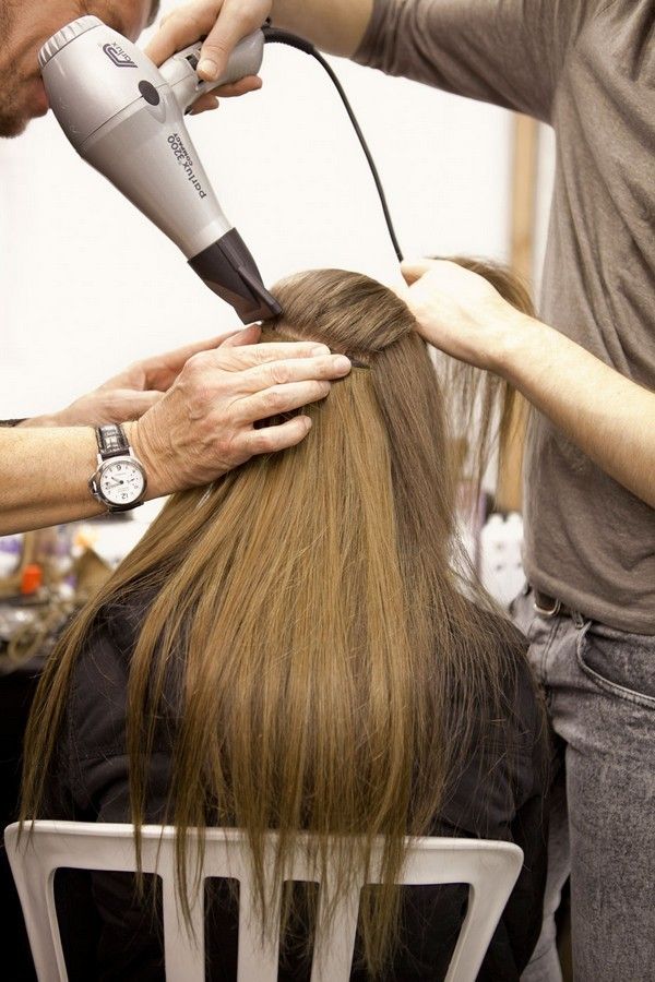 Hairstyle, Wrist, Hand, Watch, Beauty salon, Style, Hairdresser, Barber, Razor, Brush, 