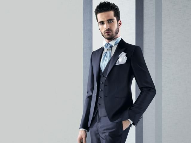 Clothing, Coat, Dress shirt, Collar, Sleeve, Shoulder, Suit trousers, Shirt, Standing, Joint, 