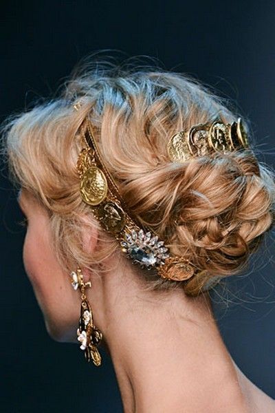 Hairstyle, Earrings, Fashion accessory, Jewellery, Style, Body jewelry, Fashion, Beauty, Bridal accessory, Hair accessory, 