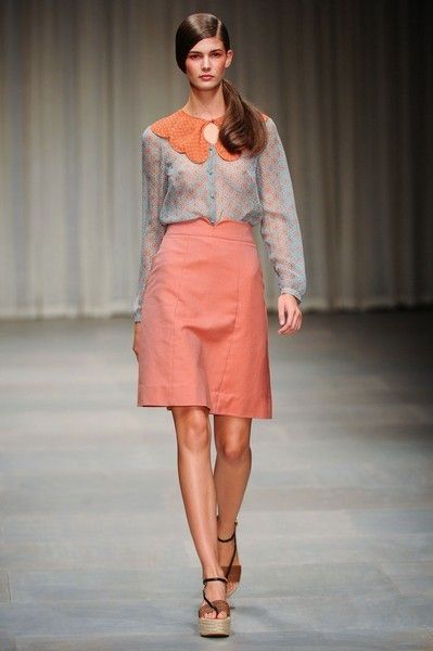 Clothing, Brown, Fashion show, Shoulder, Textile, Joint, Style, Runway, Fashion model, Waist, 