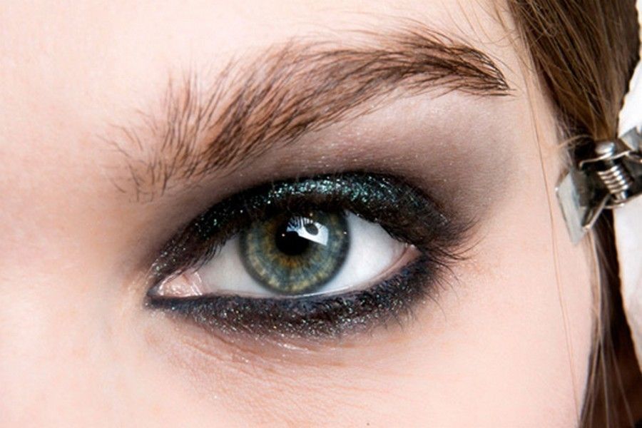 Brown, Skin, Eye, Eyelash, Eyebrow, Earrings, Eye shadow, Purple, Iris, Violet, 