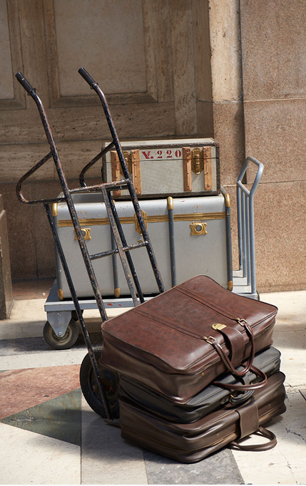 Brown, Luggage and bags, Bag, Iron, Baggage, Leather, Shadow, Musical instrument accessory, Rolling, Pocket, 