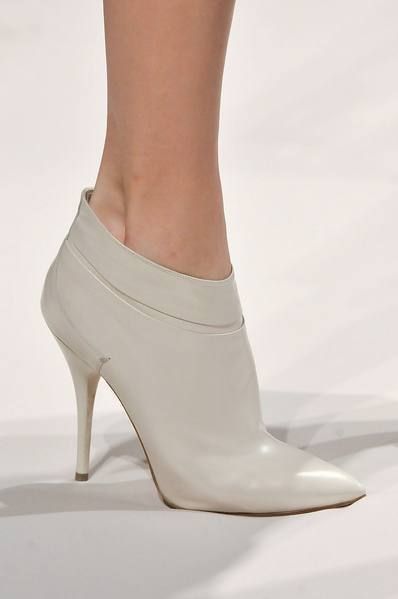 Footwear, High heels, Human leg, Joint, Tan, Fashion, Foot, Sandal, Beige, Bridal shoe, 